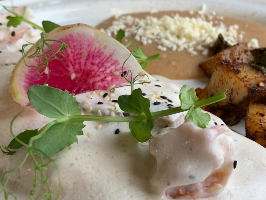 Omelette de pulpo servido en Huevo Republic Valle de Guadalupe